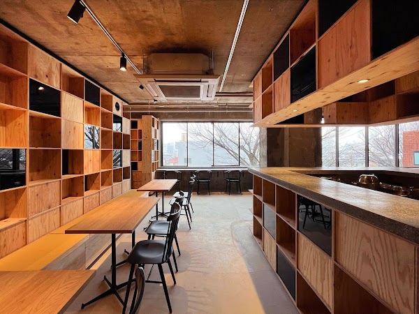 Ijin-Ike Architecture Library Kissaten 1