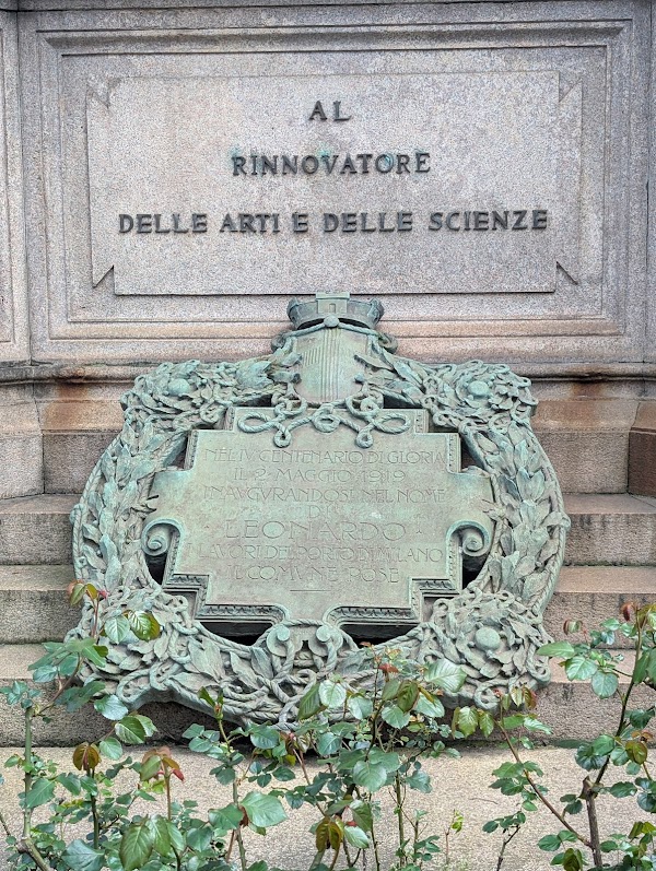 Statua di Leonardo da Vinci 3