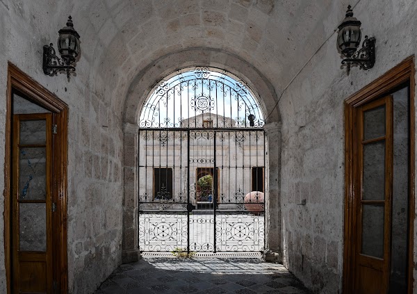 Palacio Guaqui by Ananay