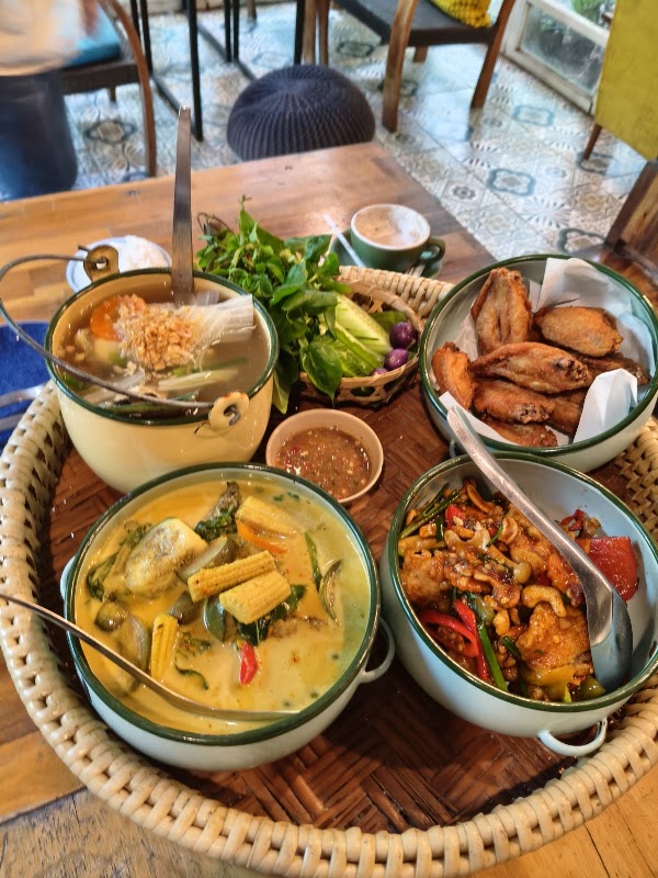 The tree house cafe 4