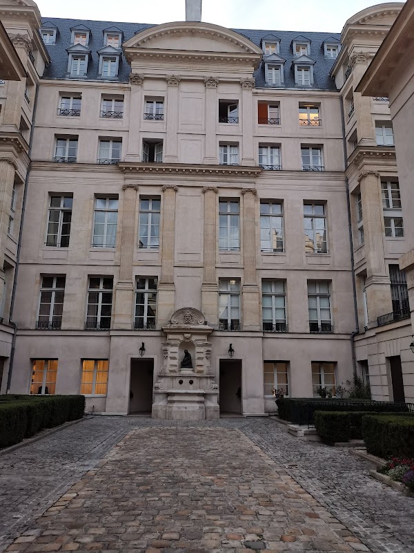 Rue de Turenne 4