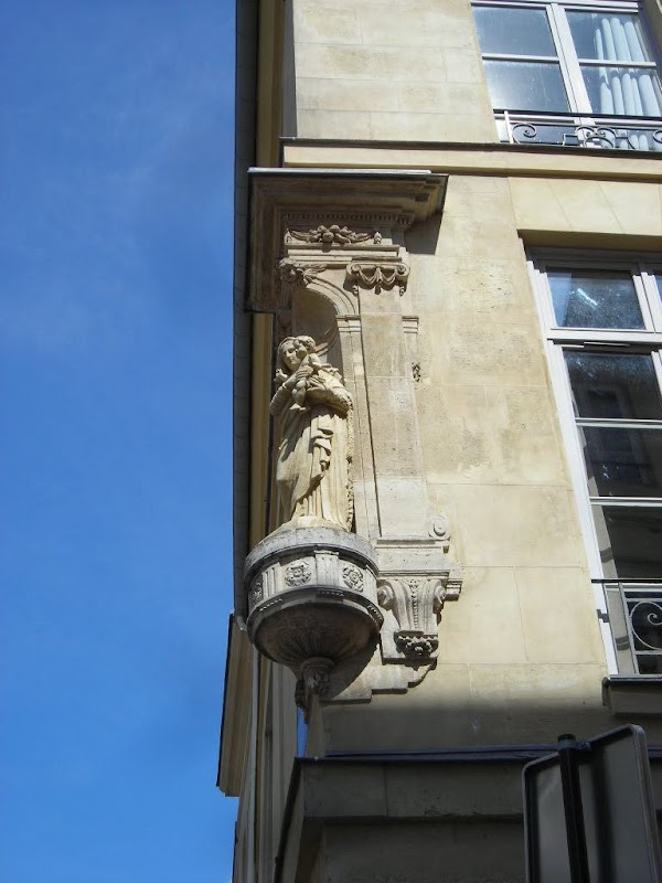 Rue de Turenne 2