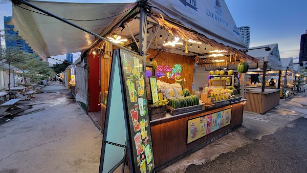 Train Night Market DanNeramit