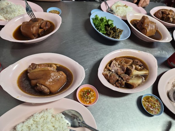 Kha Mu Charoensang Silom 4