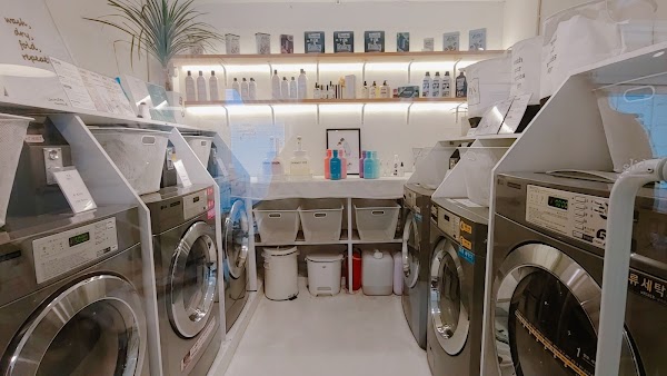 Laundry Project (coin laundry cafe) 5