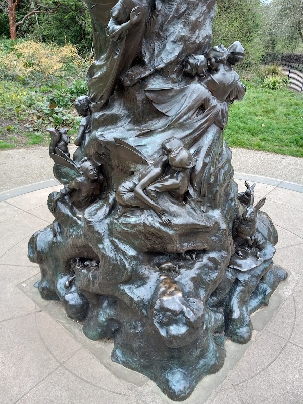 Peter Pan statue 5