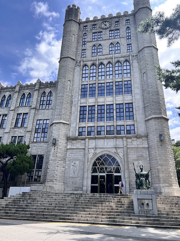Kyung Hee University Central Library