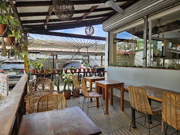 OVERGROWN Café