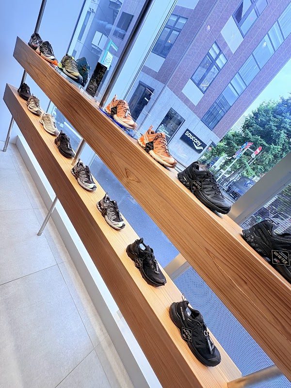 SALOMON Shibuya Store 4