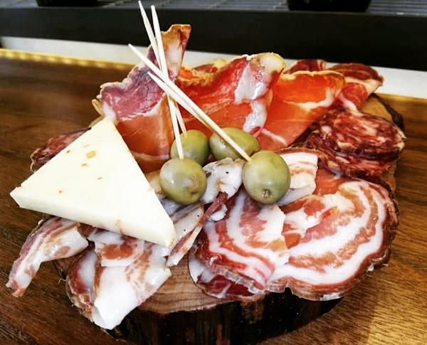 PORCHETTERIA LA RINASCITA 5