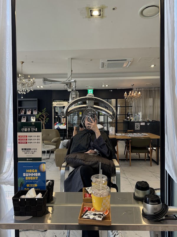Riahn Hair