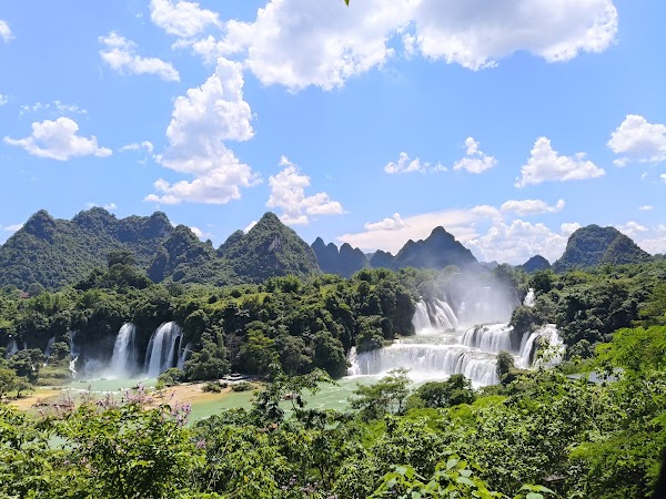 Detian Transnational Waterfalls