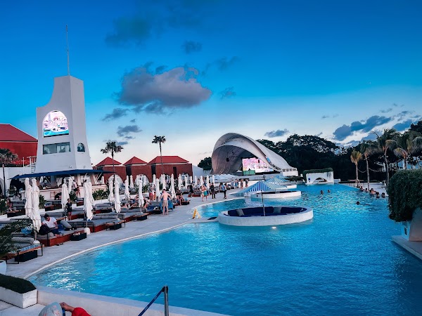 Café del Mar Beach Club Bali 3