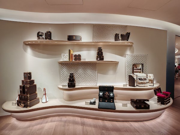 LV Shanghai Pudong Flagship Shop 2