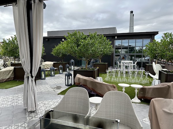 Myrtle & Rose Rooftop Bar 1