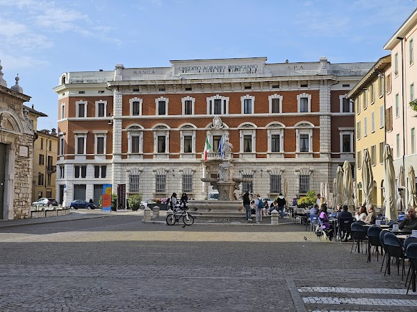 Paul VI Square 1