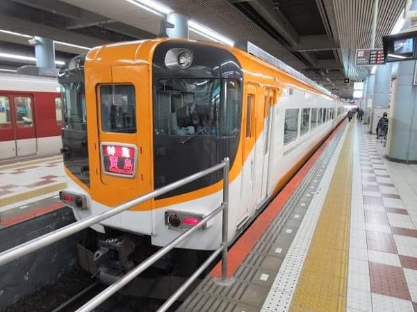 Ōsaka-Uehommachi Station 2