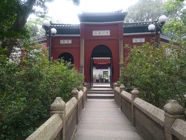 Guangzhou Baima Costume Market 4