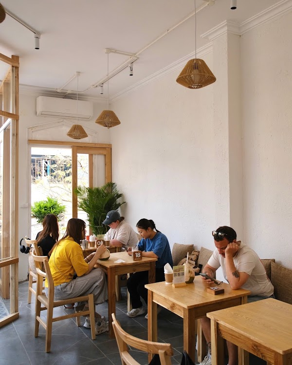 IVEGAN SUPERSHOP HANG DIEU- HEALTHY PLANT-BASED CAFE