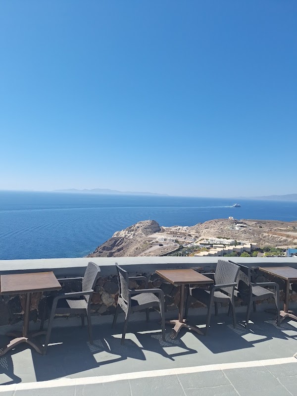 Lioyerma Sunset Pool Bar Oia 2