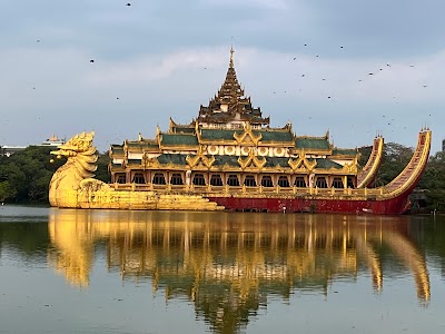 Kandawgyi Lake