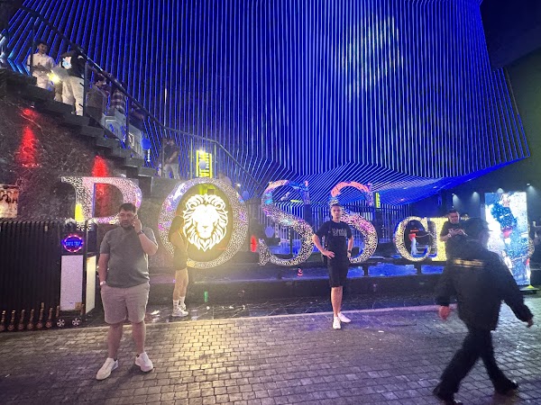 Walking Street 2