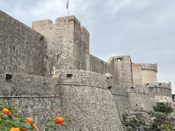 Buza Gate