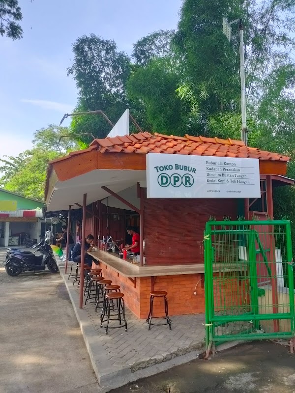 Toko Bubur Dibawah Pohon Rindang Katamso
