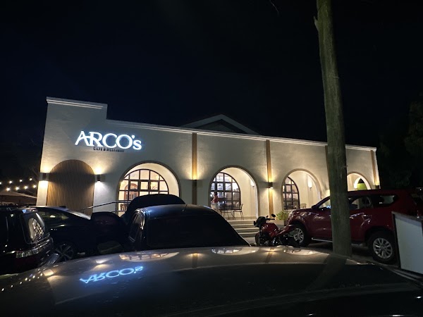 Arco’s Cafe & Billiards