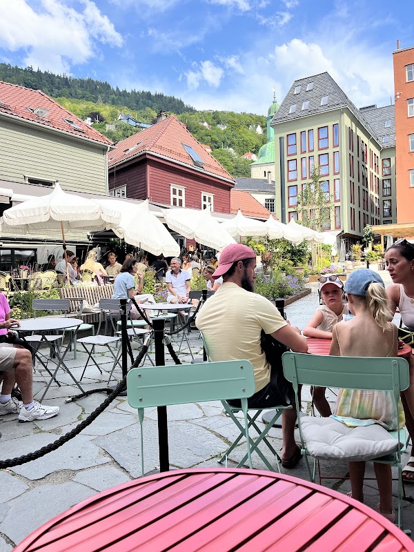 Hallaisen Ice Cream & Desserts