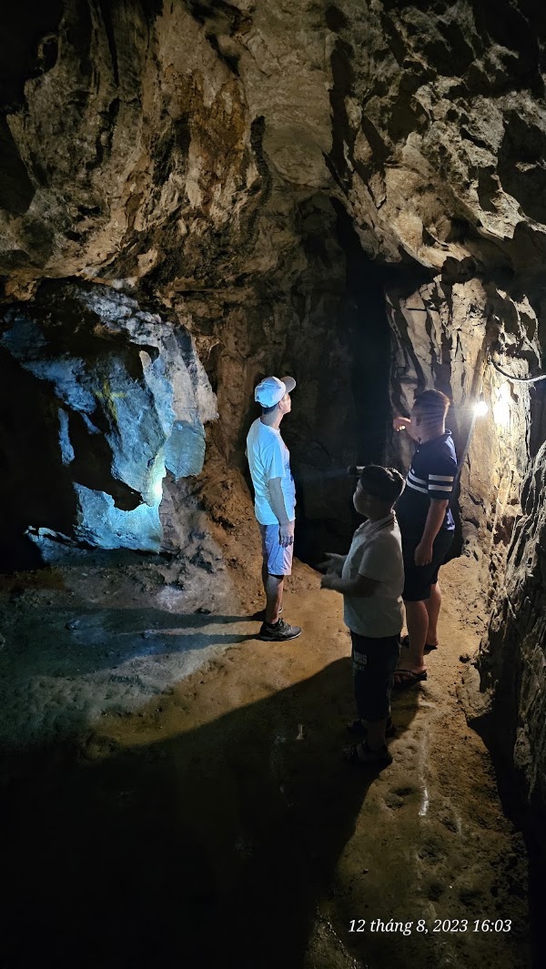 Ta Phin Cave 5