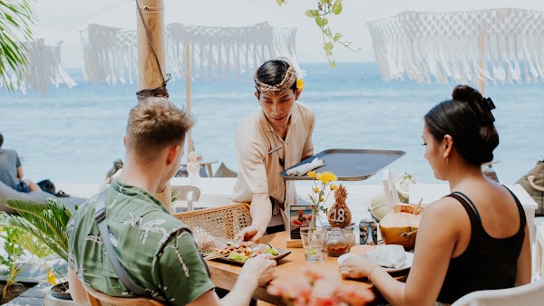 PENIDA COLADA Beachfront Restaurant and Bar 4