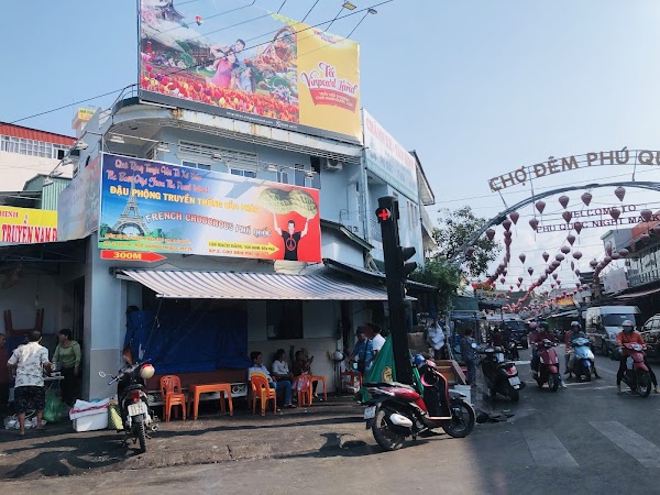Bach Dang Night Market 1