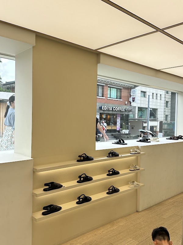 CUEREN Samcheong Signature Store 2