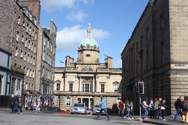 Lawnmarket 4