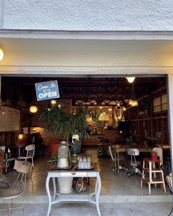 Iriya Plus Café Custom Warehouse