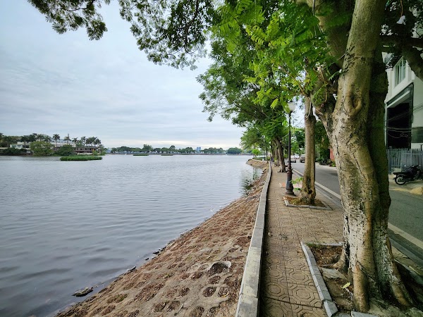 Trúc Bạch Lake 2