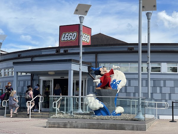 The LEGO® Store Disney Springs 1