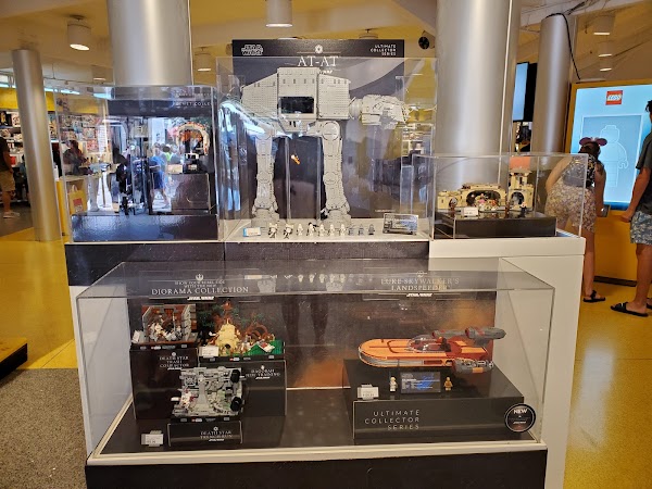 The LEGO® Store Disney Springs 4