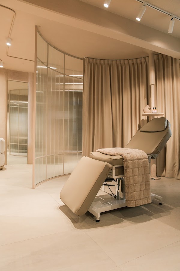 Youth for us Roma [Faciales] + Hydrafacial + IV Therapy