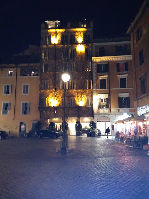 Piazza del Biscione 3