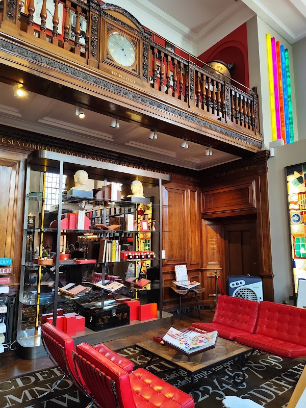 Swans Bar at Maison Assouline 4