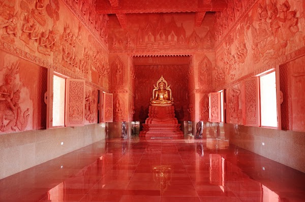 Wat Ratchathammaram Red Temple 4