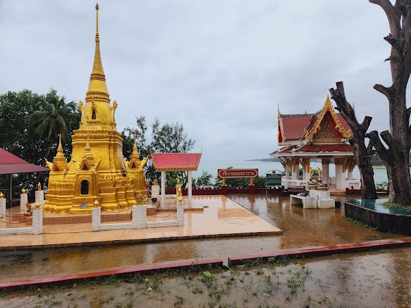 Wat Ratchathammaram Red Temple 3