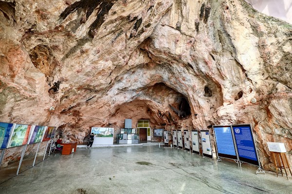 Sulaiman Cave Museum 5