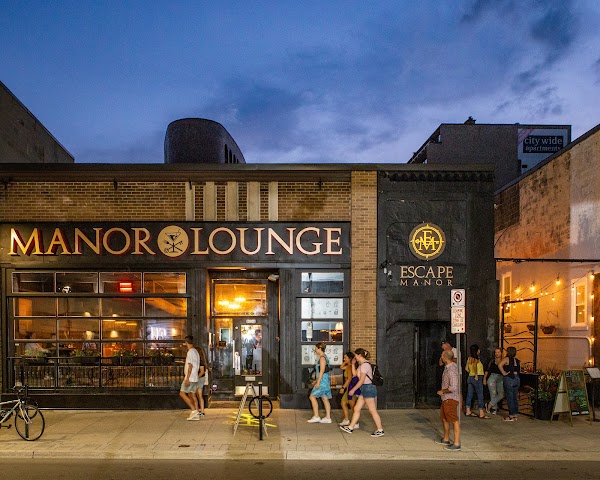 Manor Lounge 5