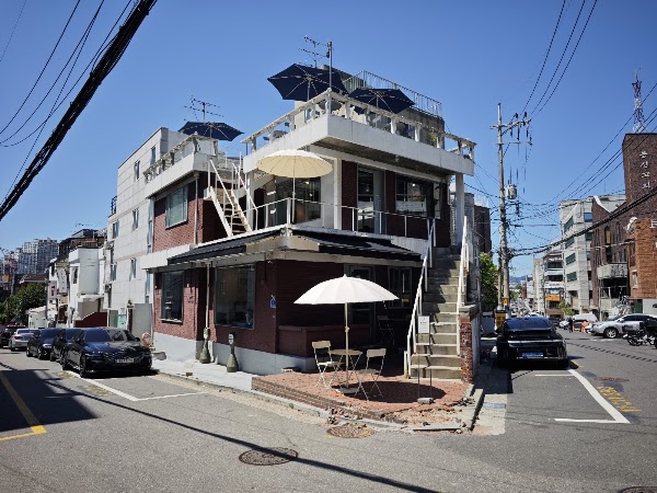 Yongnidan-gil Street 5