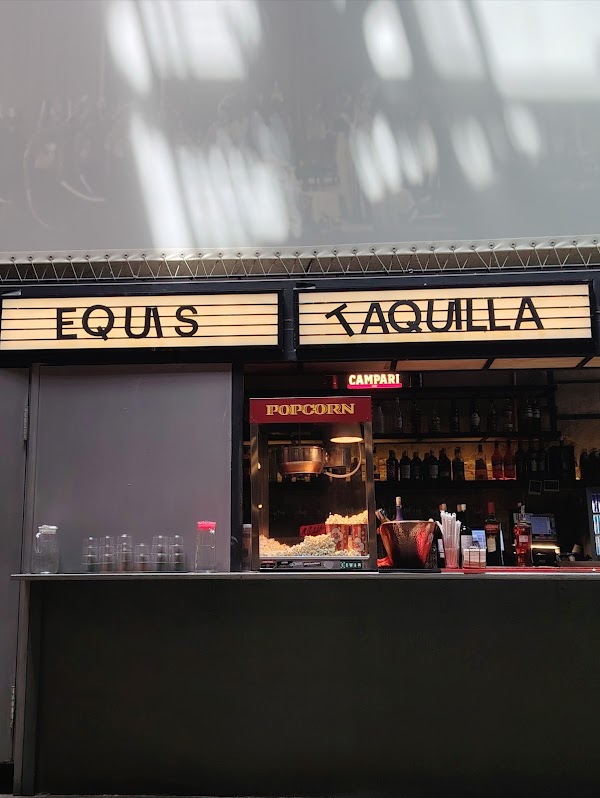 SALA EQUIS 2