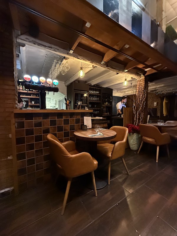 Restaurant Tight 2