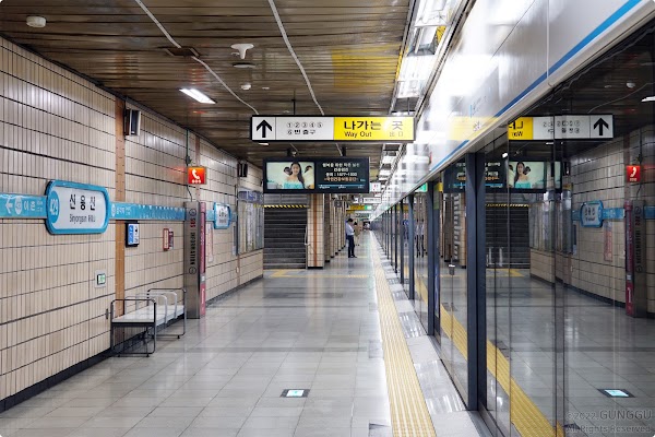 Sinyongsan Station